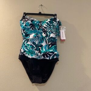 Jantzen Green and Black Hawaiian Leaf One Piece Tummy Control Bathing Size 8